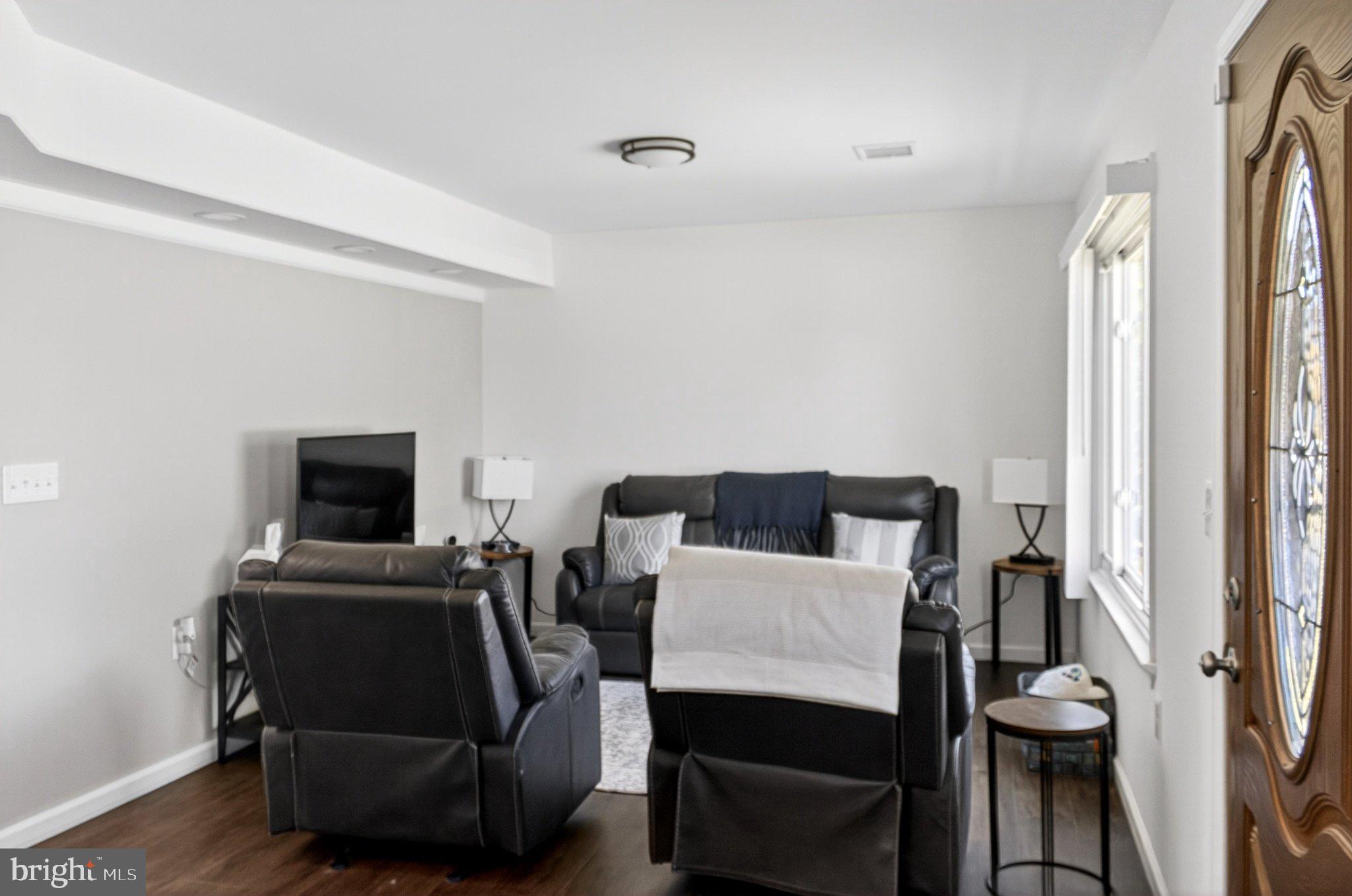 OAK HILLS - Residential