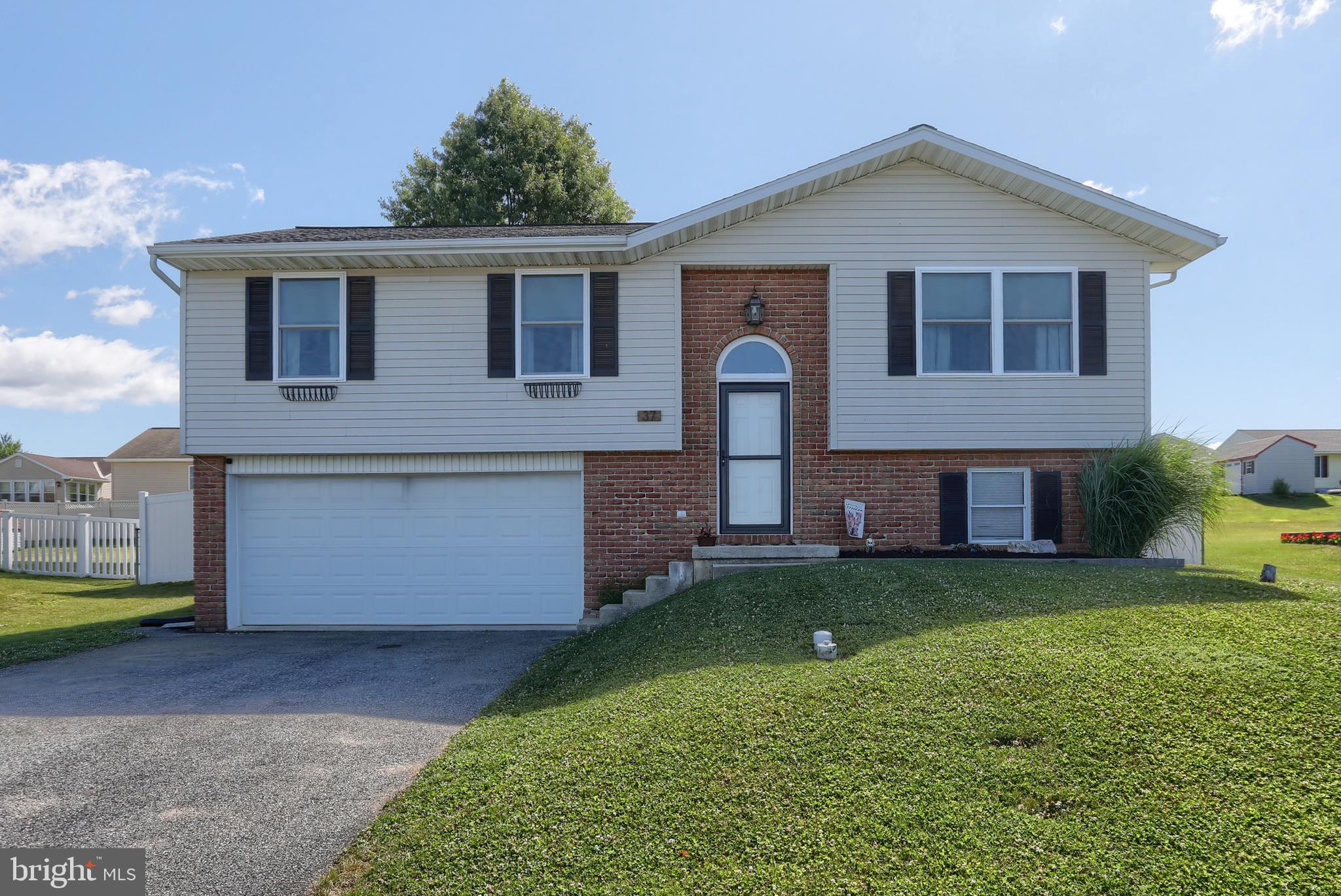NEWBURG VILLAGE - Residential