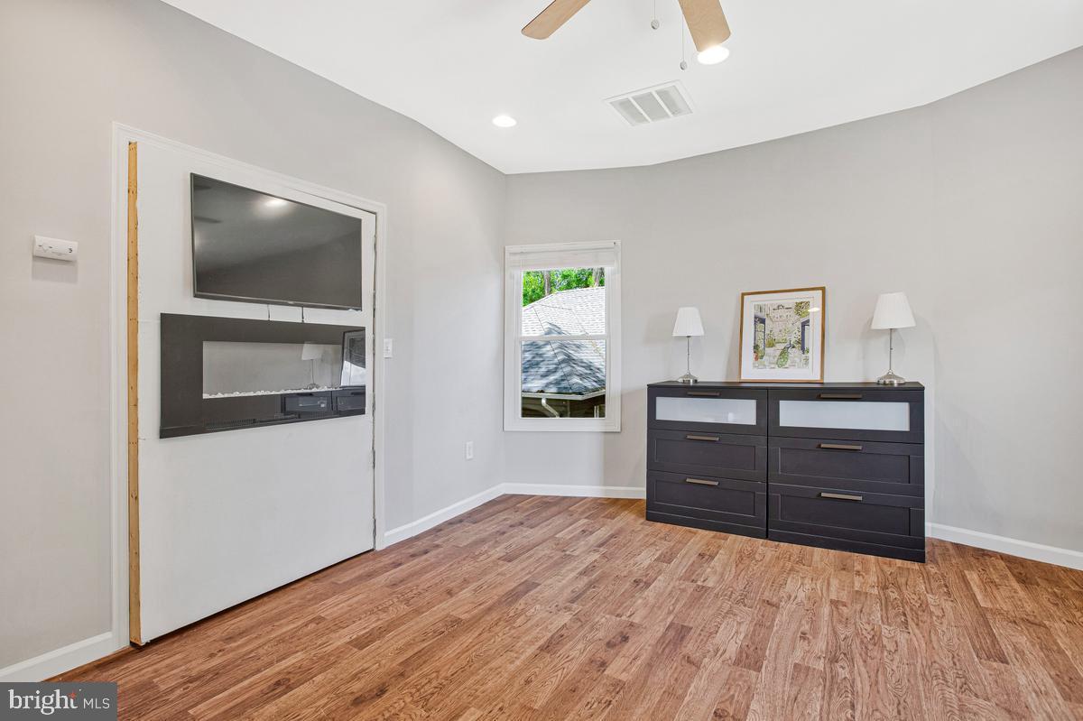 GARWYN OAKS - Residential