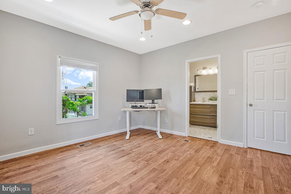 GARWYN OAKS - Residential