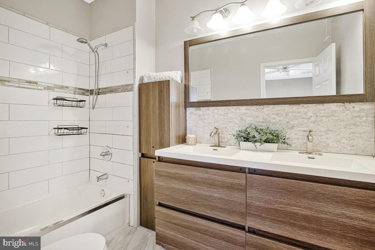 GARWYN OAKS - Residential