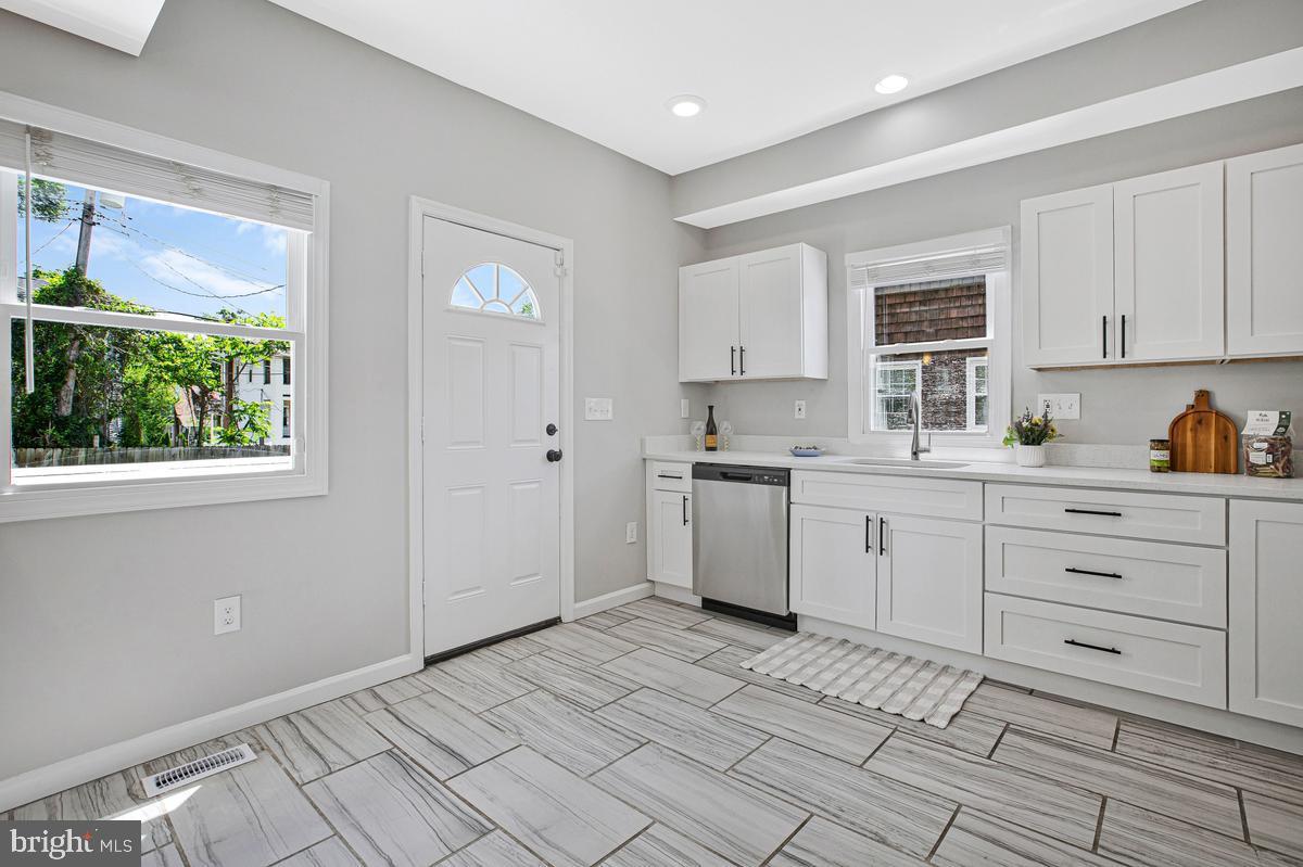GARWYN OAKS - Residential