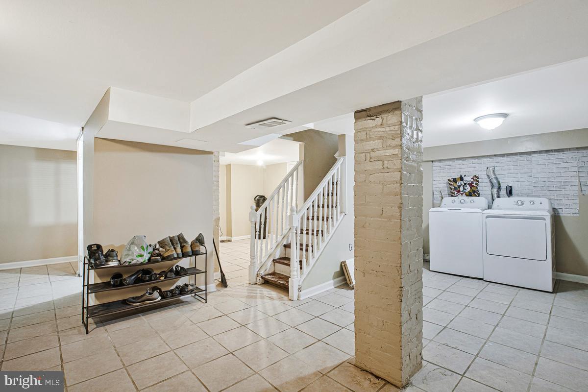 GARWYN OAKS - Residential
