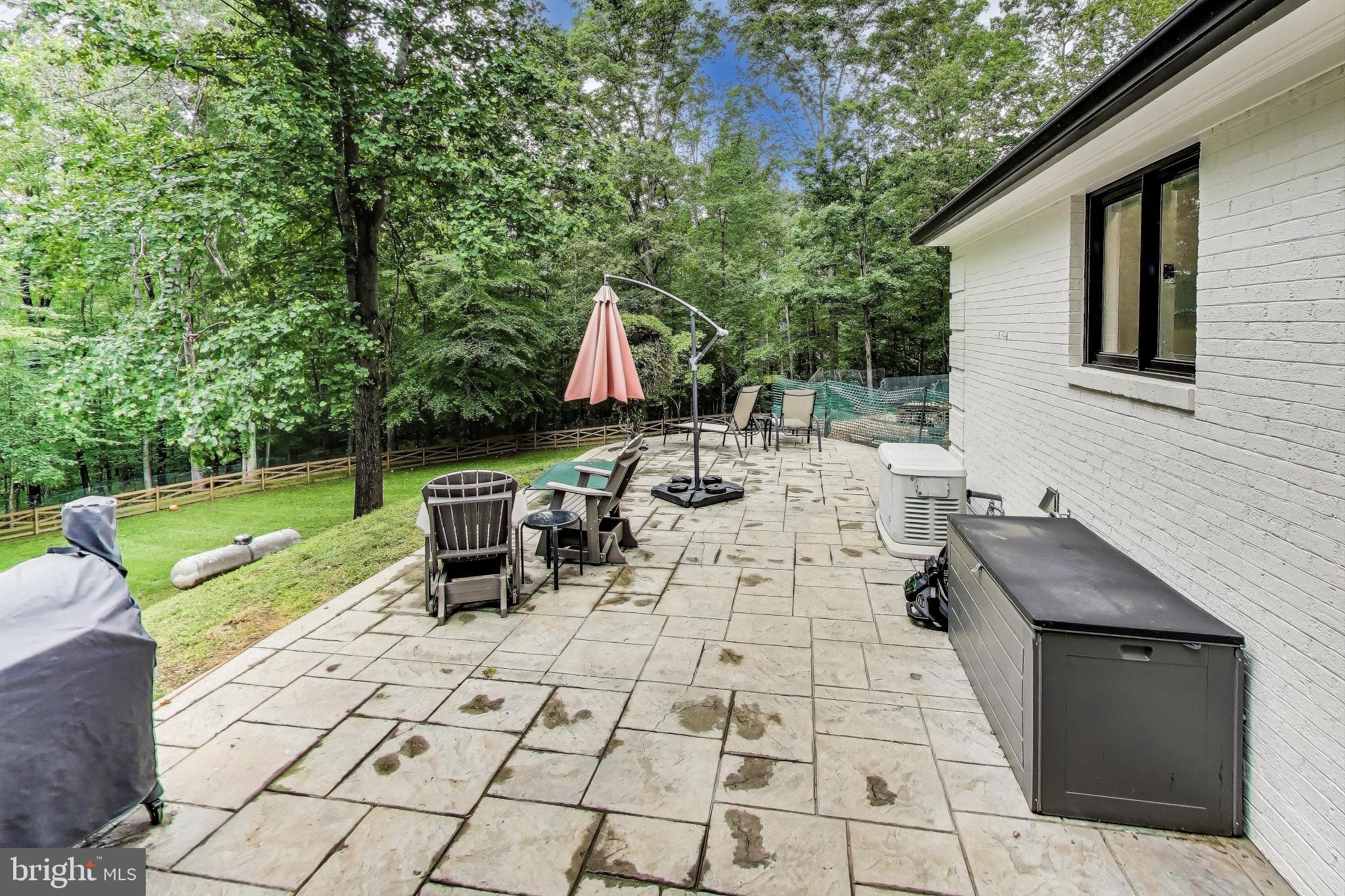 NEAR CLIFTON - Residential