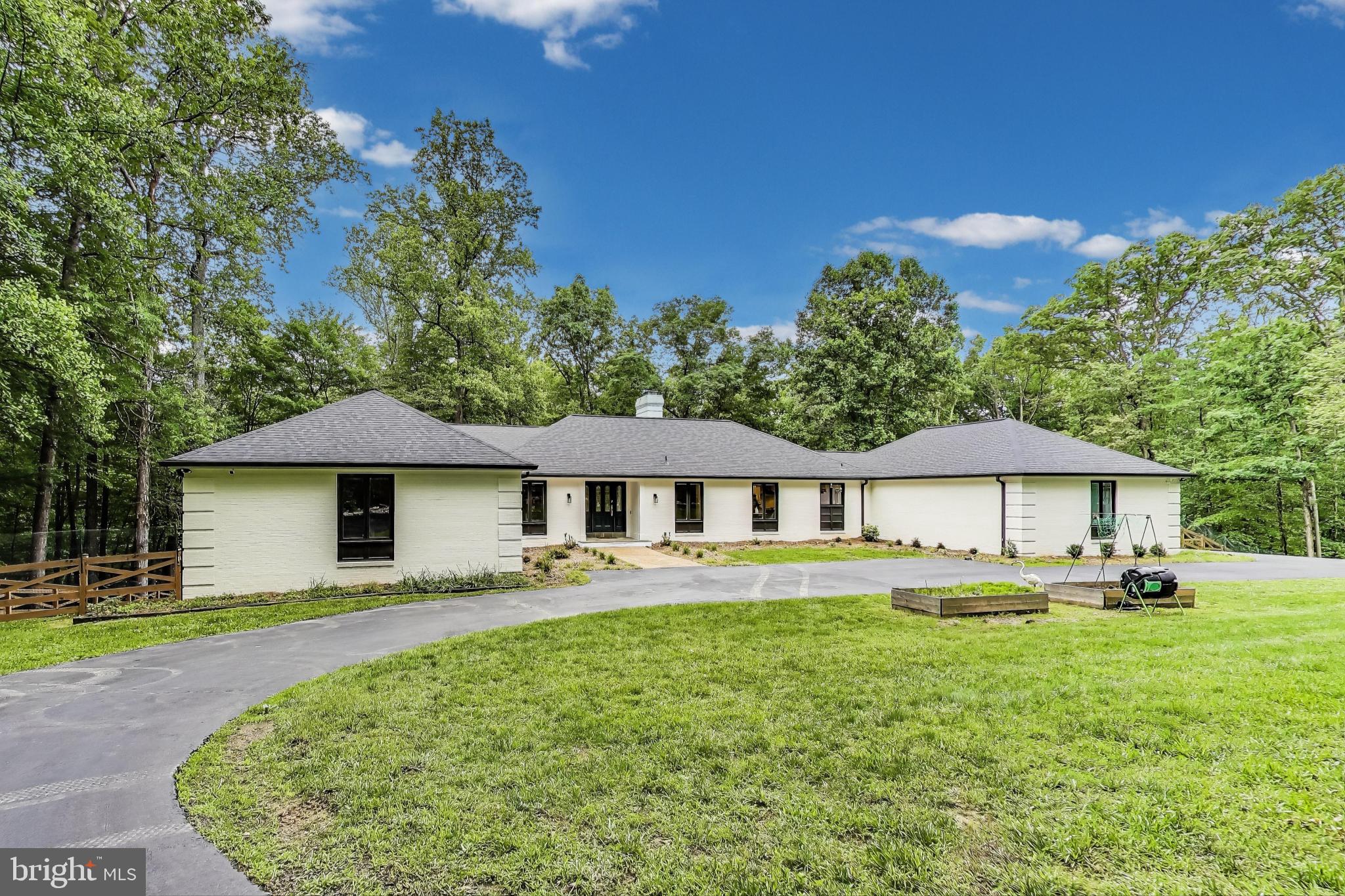 NEAR CLIFTON - Residential