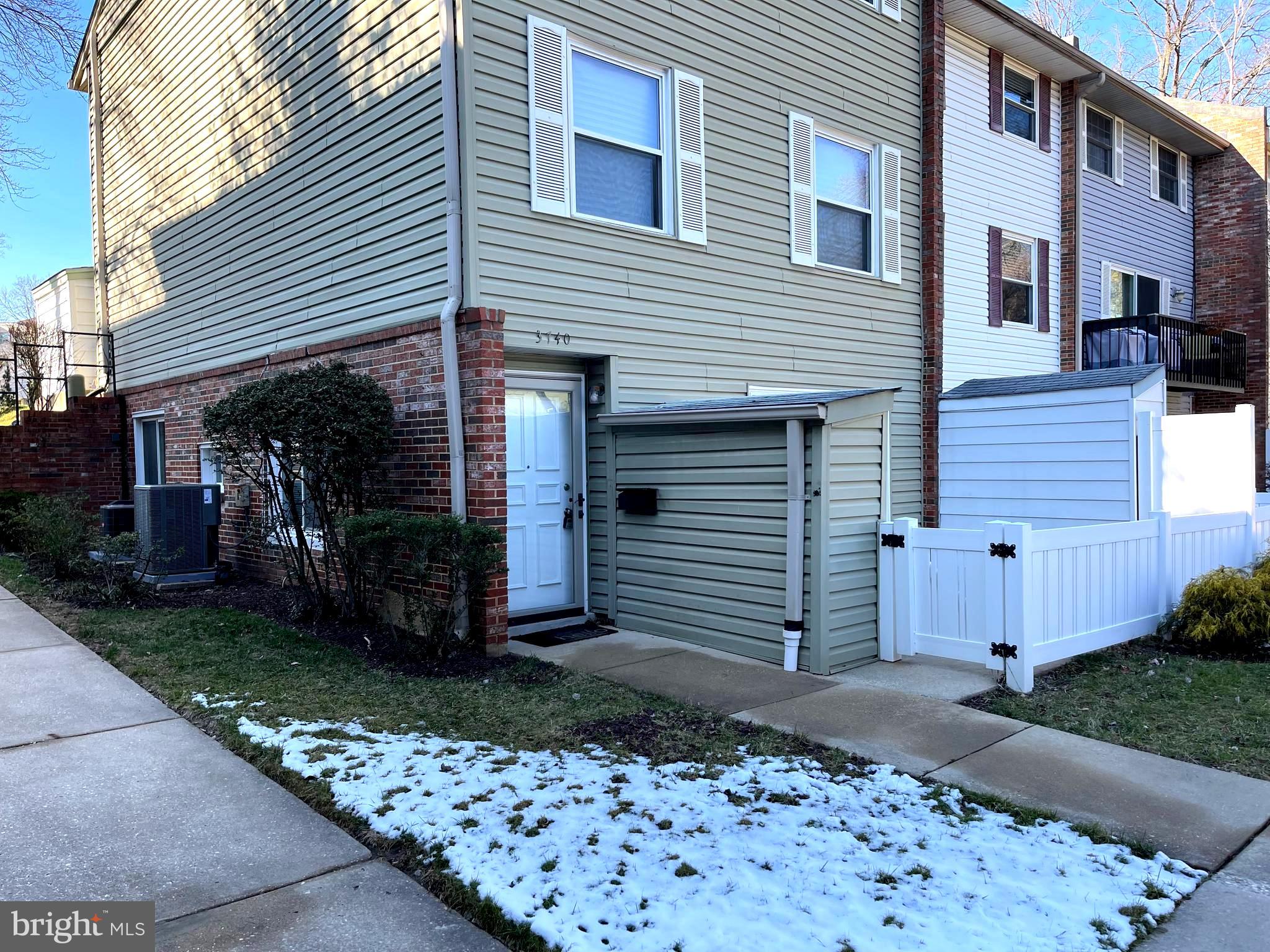 LEISURE WORLD - Residential Lease
