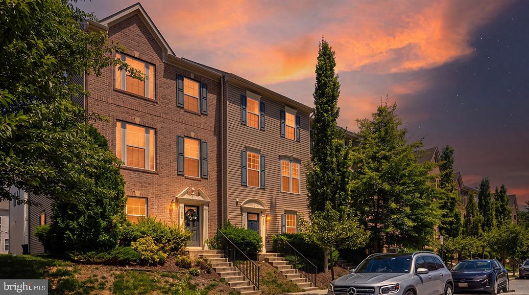 HOWARD SQUARE - Residential