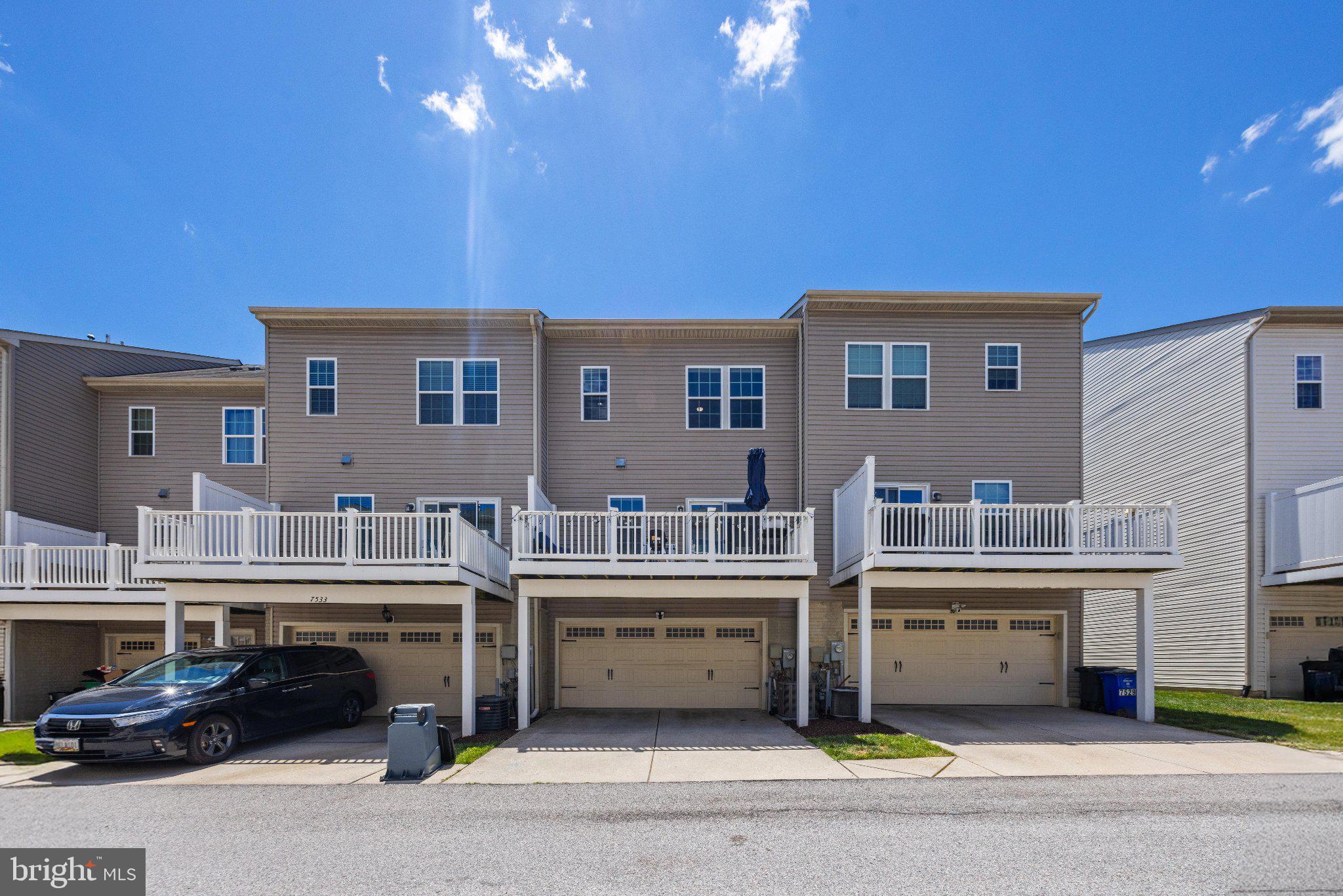 HOWARD SQUARE - Residential