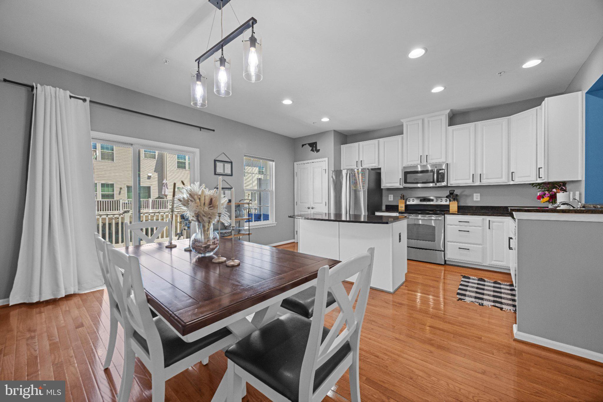 HOWARD SQUARE - Residential