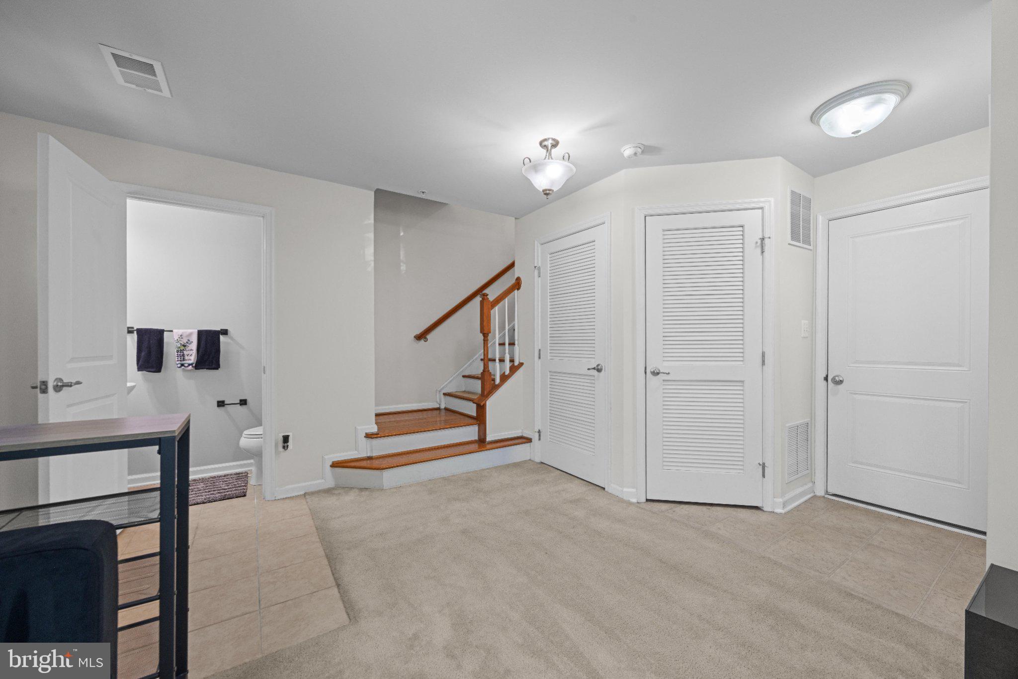 HOWARD SQUARE - Residential