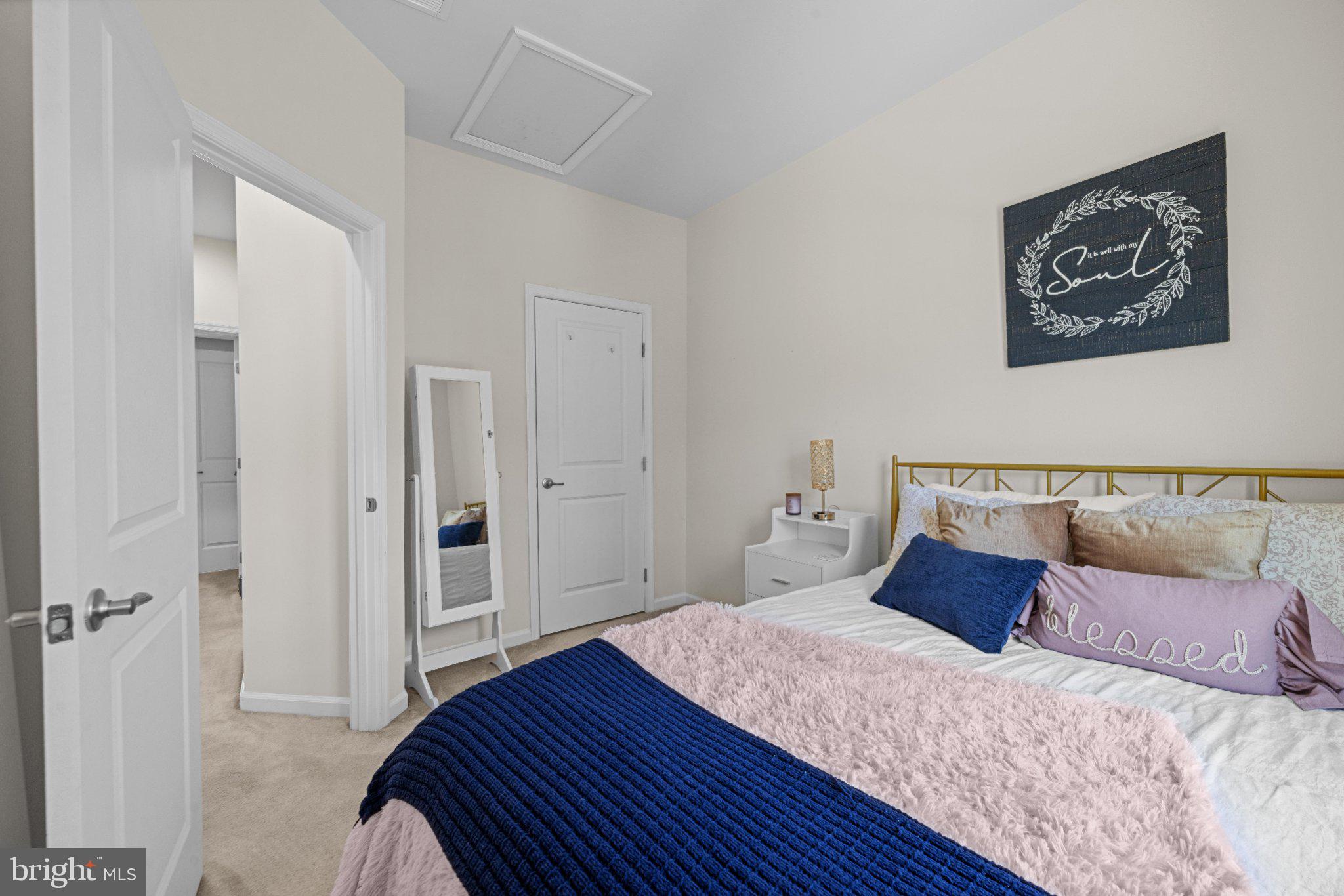 HOWARD SQUARE - Residential