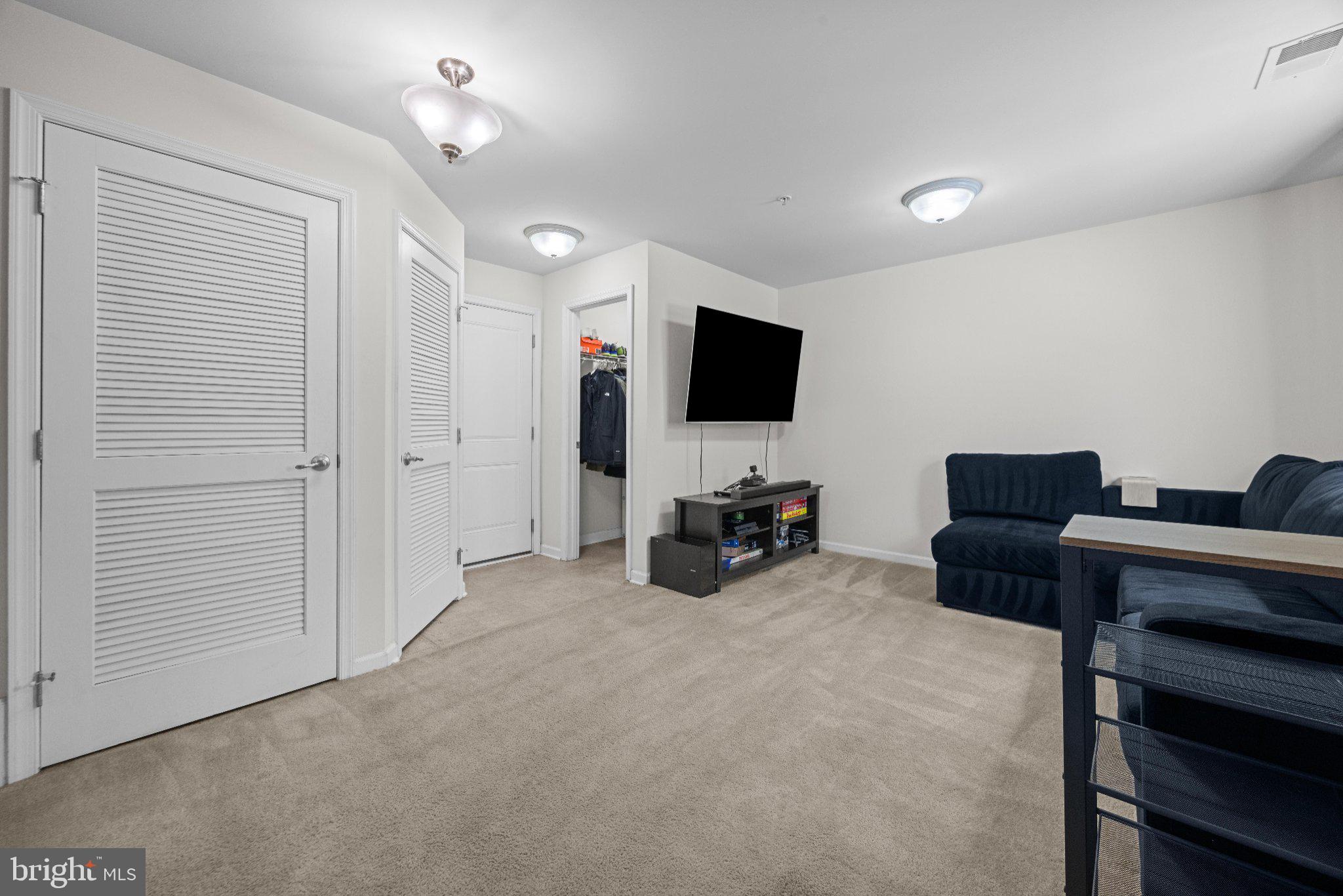 HOWARD SQUARE - Residential
