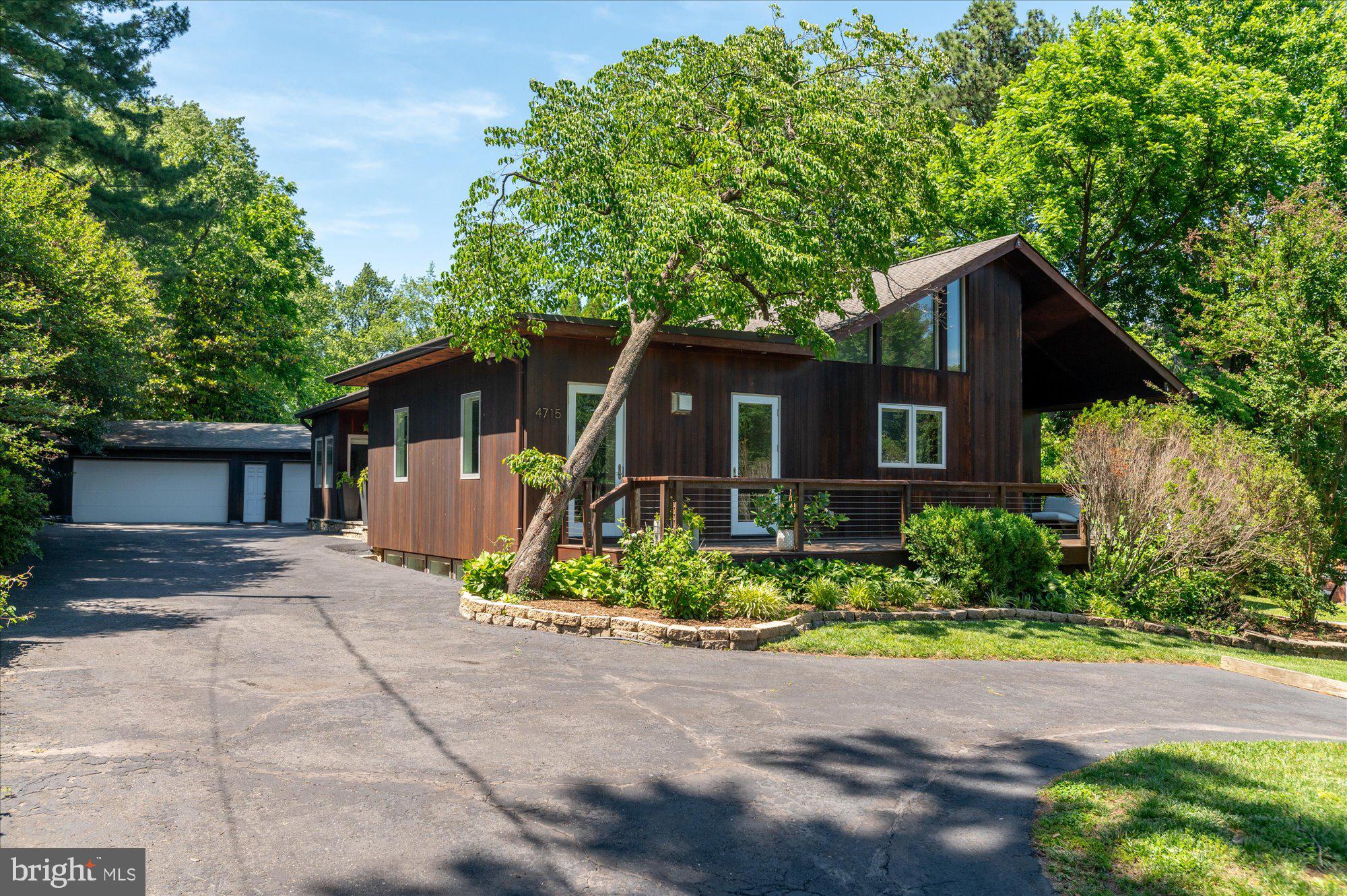GOLF CLUB MANOR - Residential