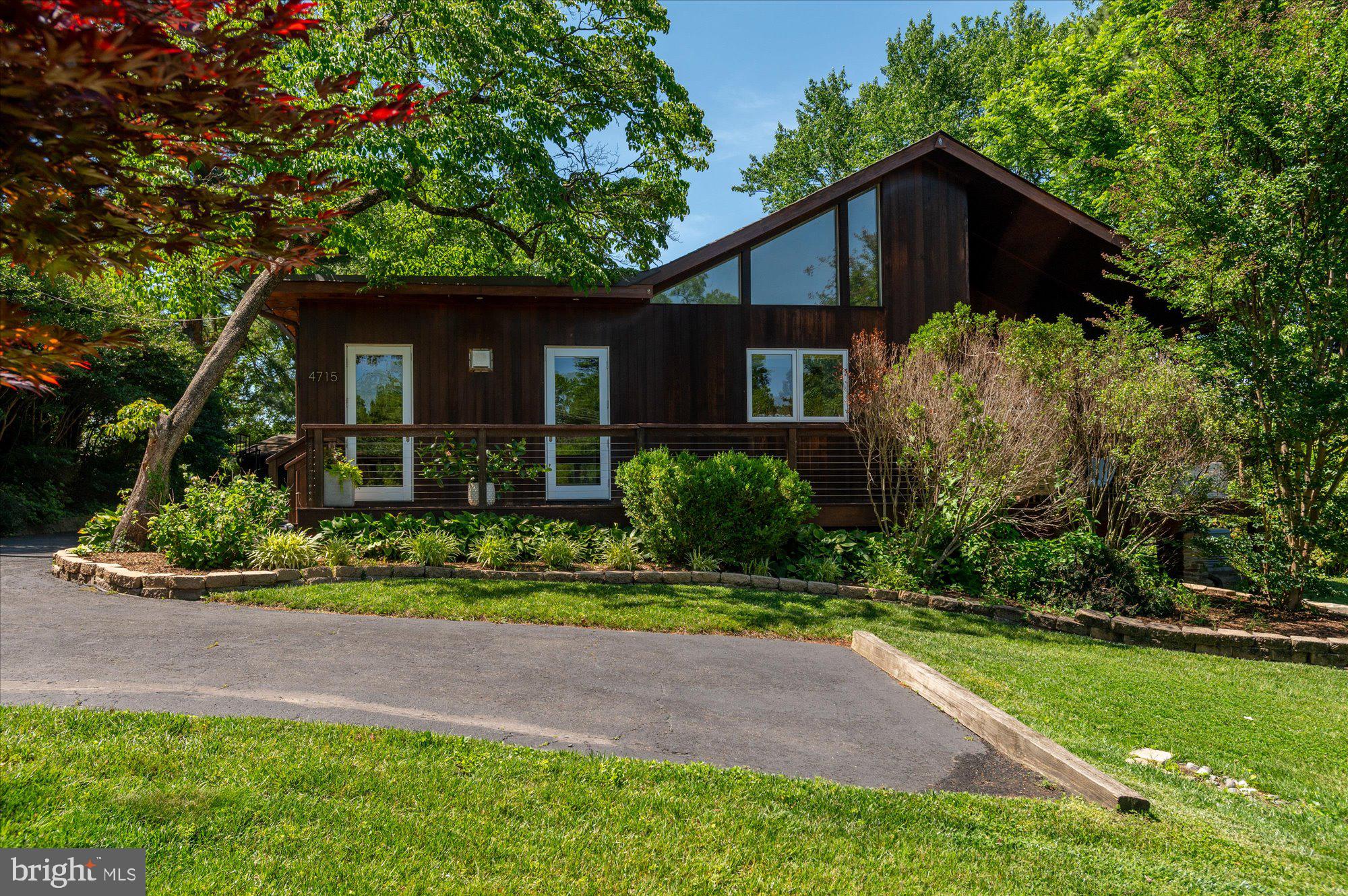 GOLF CLUB MANOR - Residential