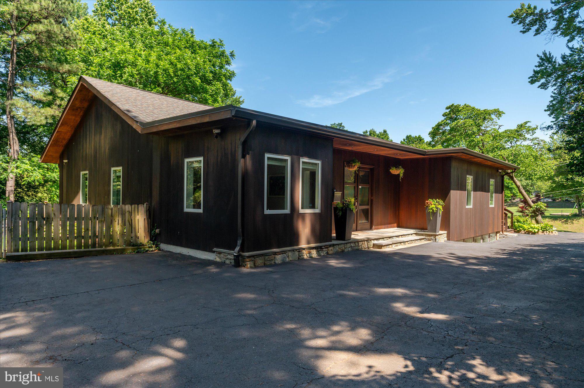 GOLF CLUB MANOR - Residential