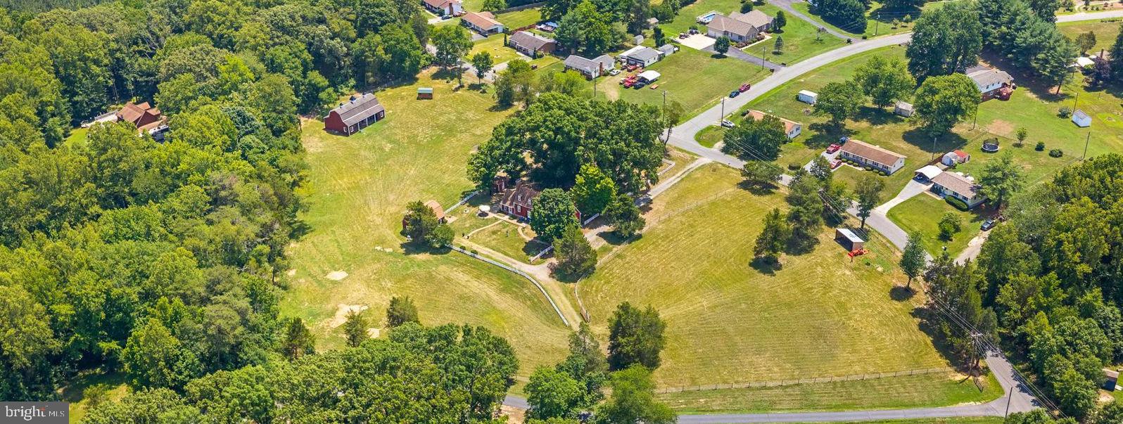 THE HOLLY WOODS - Residential