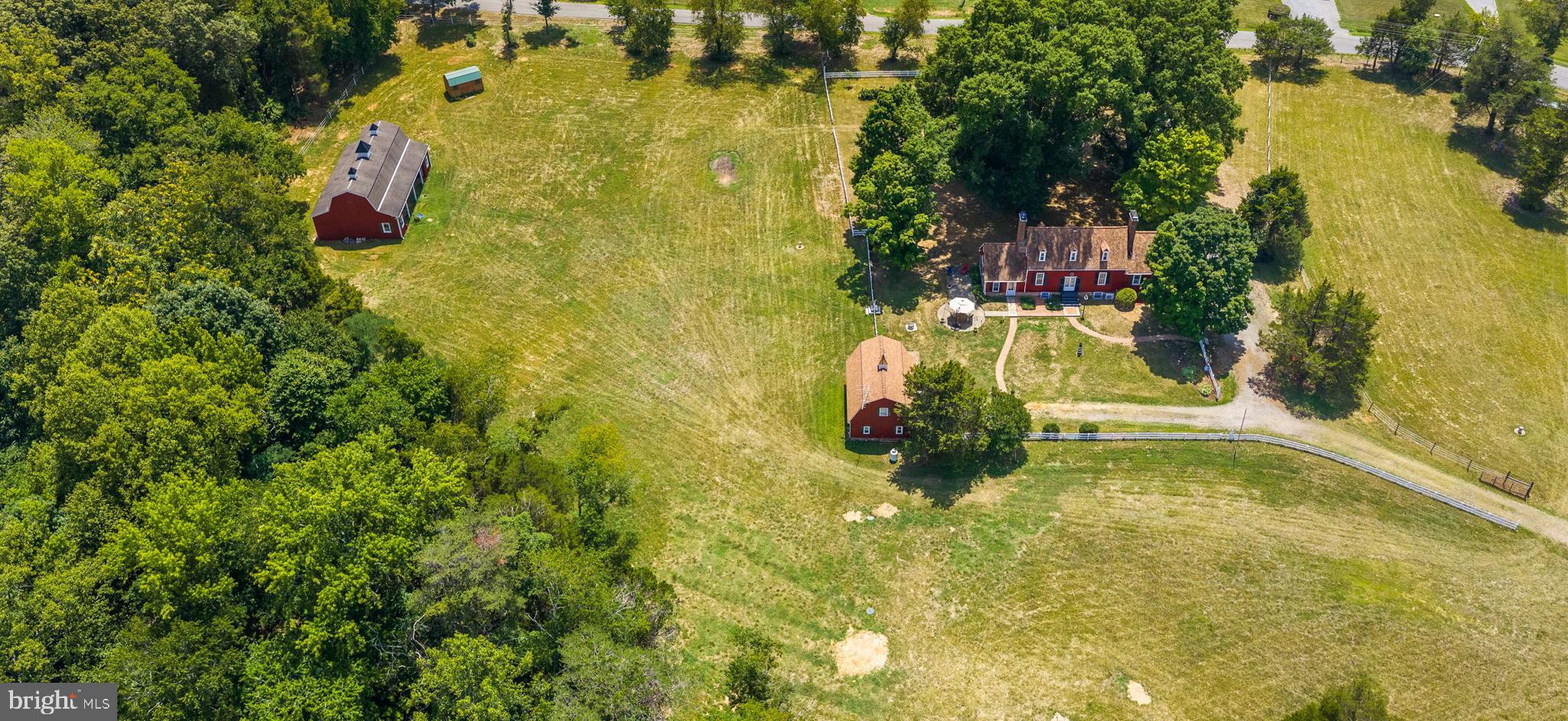 THE HOLLY WOODS - Residential