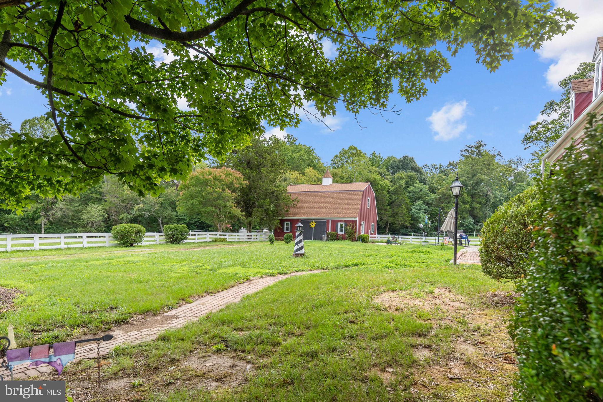 THE HOLLY WOODS - Residential