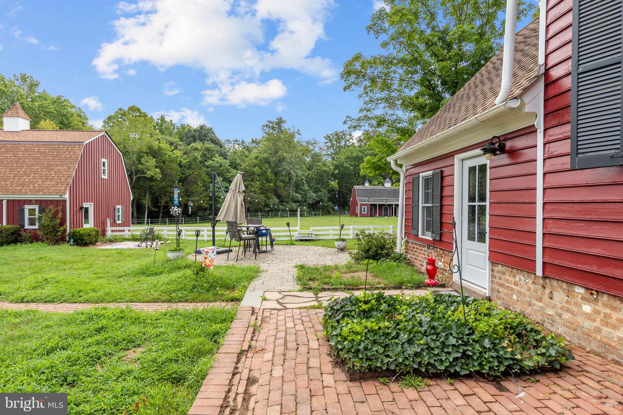 THE HOLLY WOODS - Residential