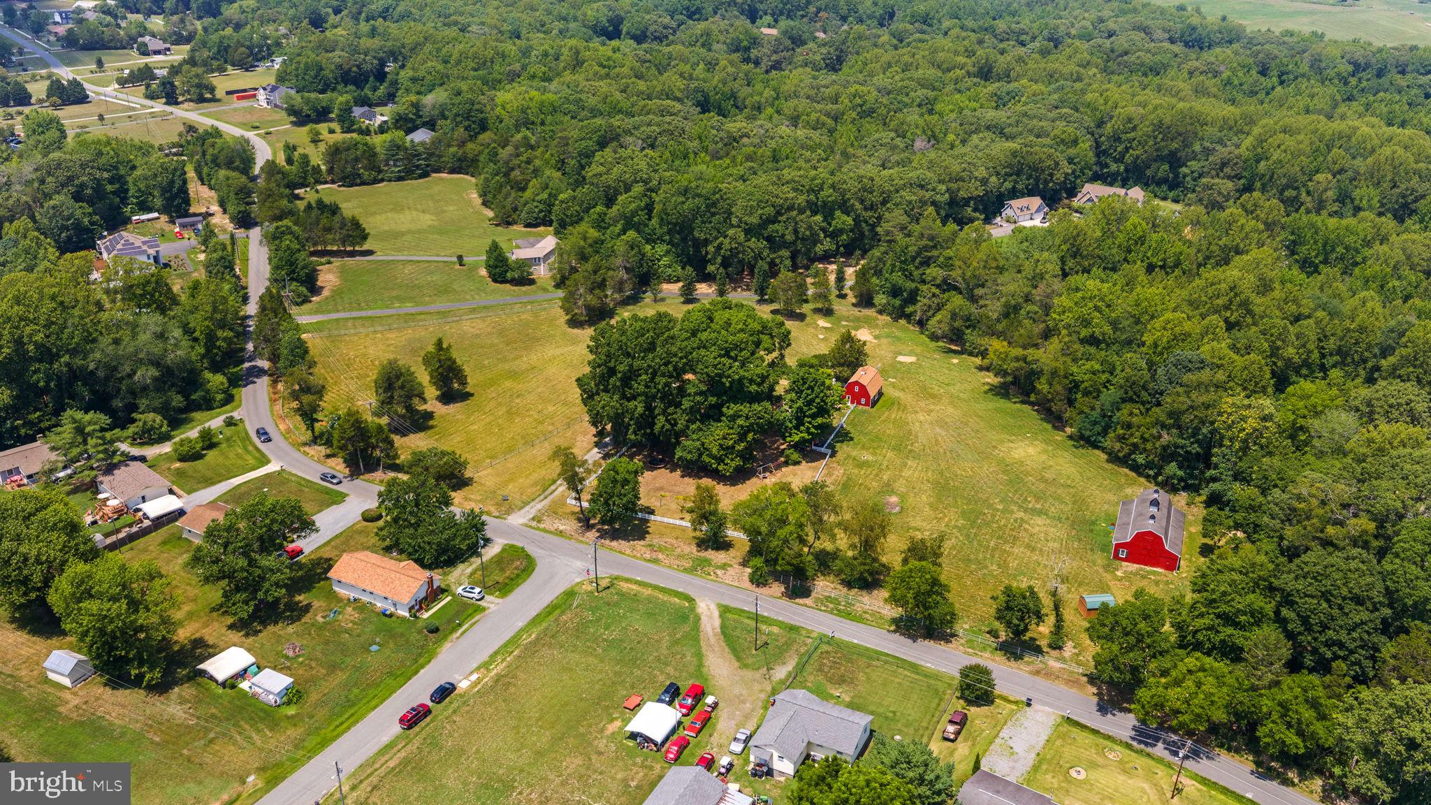 THE HOLLY WOODS - Residential