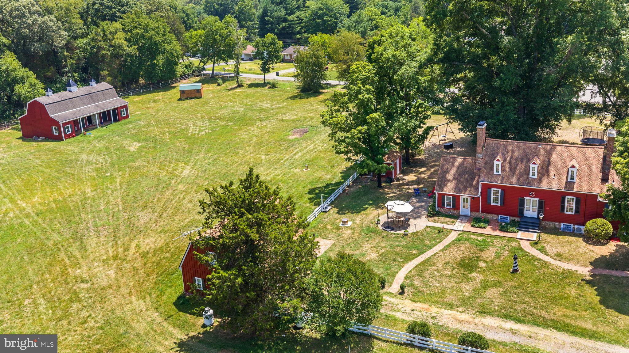 THE HOLLY WOODS - Residential