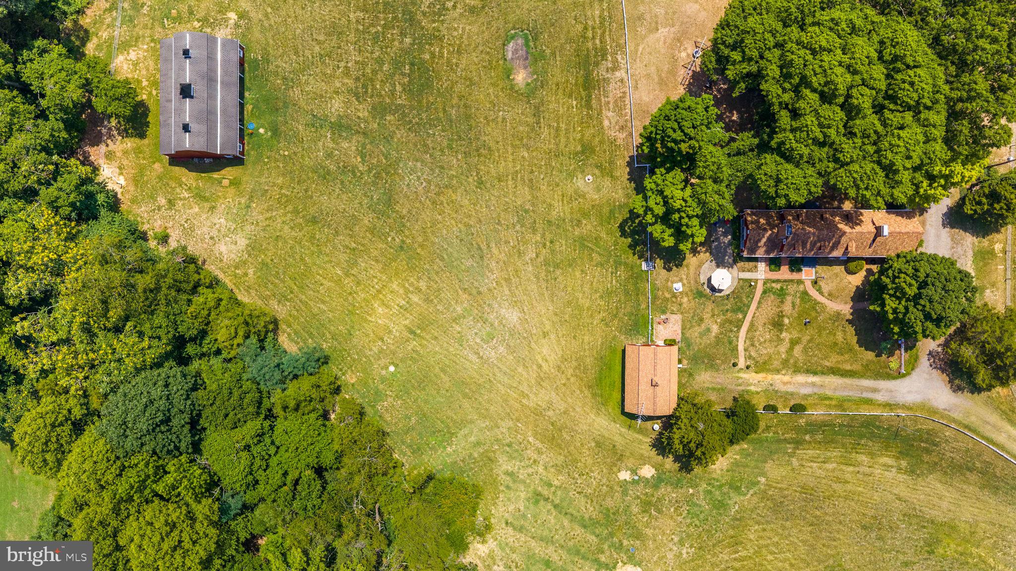 THE HOLLY WOODS - Residential