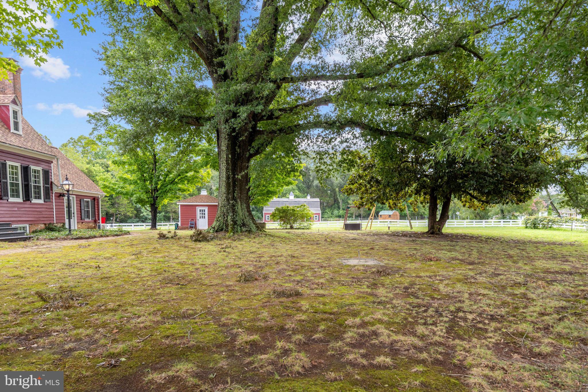 THE HOLLY WOODS - Residential