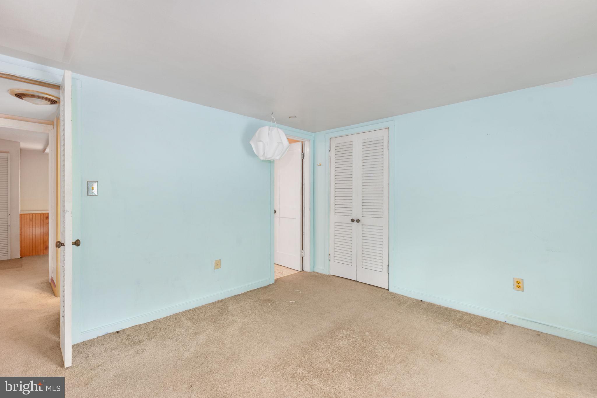 THE HOLLY WOODS - Residential