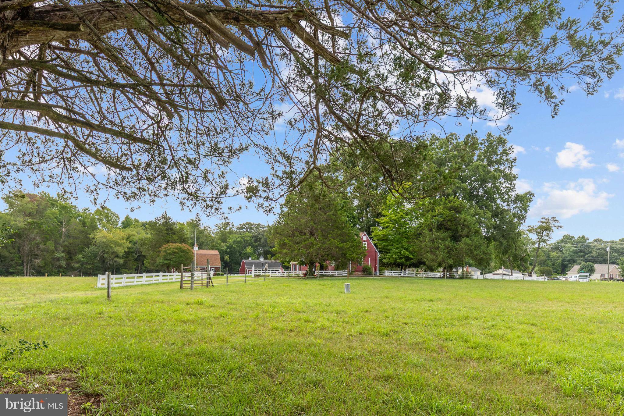 THE HOLLY WOODS - Residential