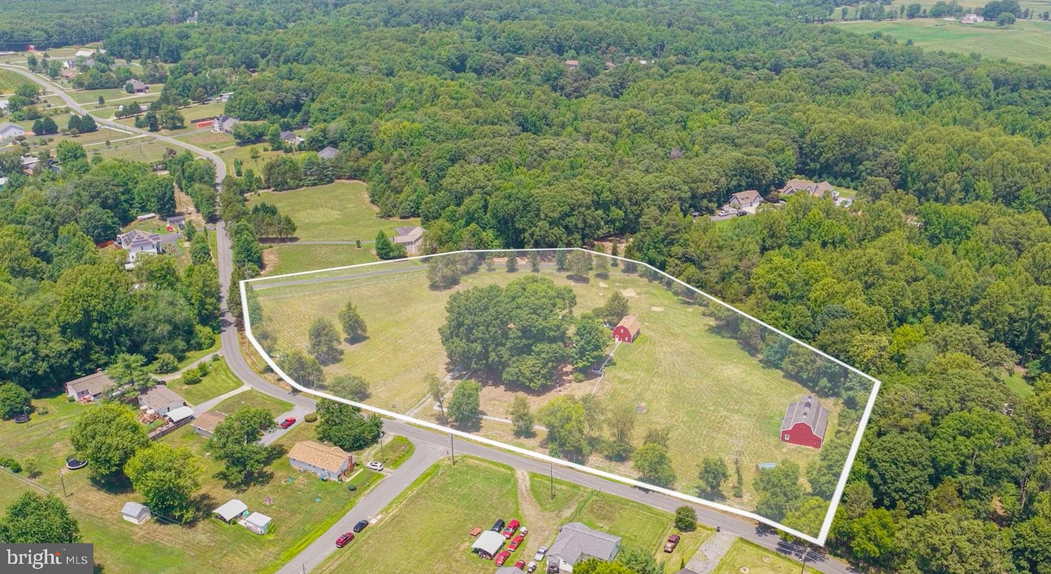 THE HOLLY WOODS - Residential