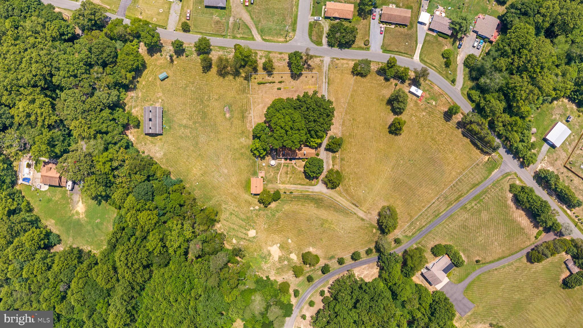 THE HOLLY WOODS - Residential