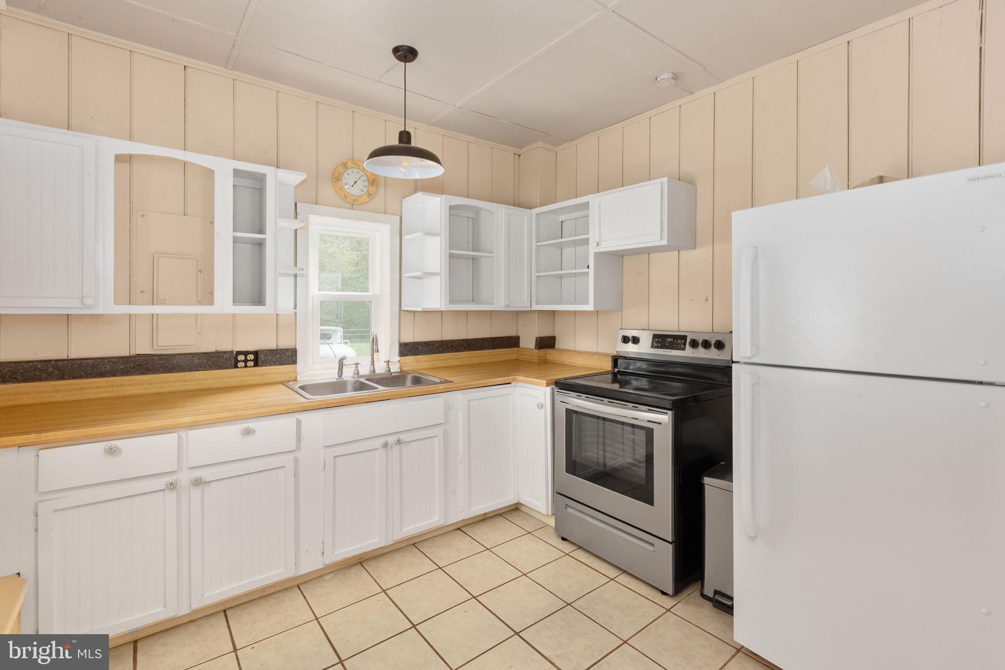 THE HOLLY WOODS - Residential