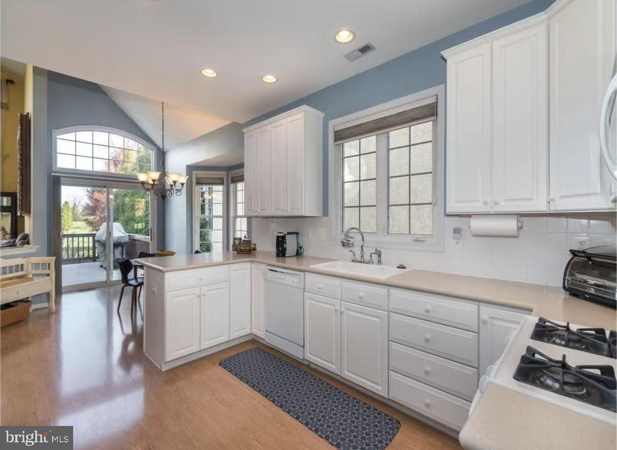 CREEKSIDE AT BLUE BELL - Residential
