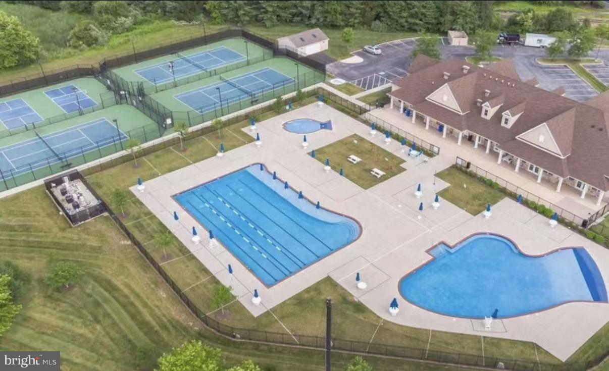 CREEKSIDE AT BLUE BELL - Residential
