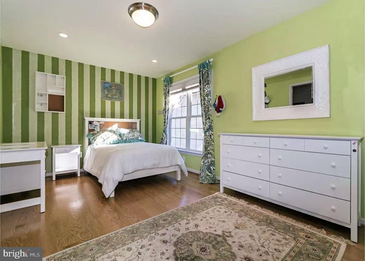 CREEKSIDE AT BLUE BELL - Residential