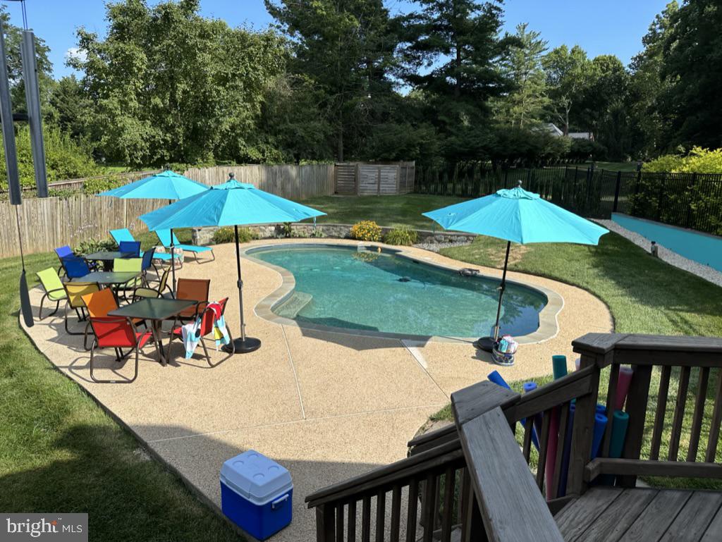 WALKER WOODS LAKE - Residential