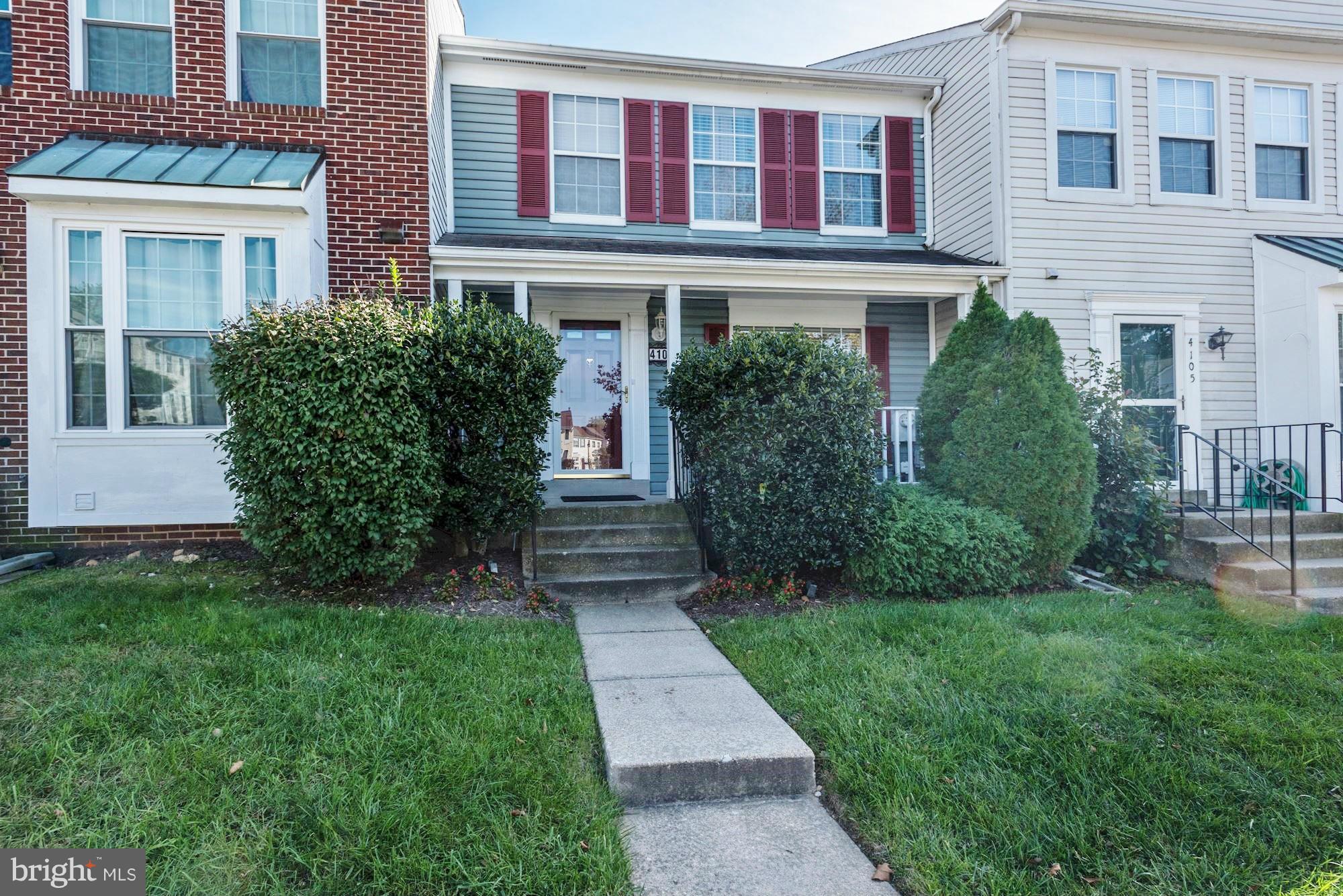 NEW LISTING! STUNNING LIGHT FILLED TOWNHOME TOTALLY UPDATED & TURN-KEY READY FOR YOU!  GLEAMING HARDWOODS ON MAIN LEVEL, GOURMET KITCHEN W/GRANITE & STAINLESS APPLIANCES. OPENS TO PRIVATE DECK  OVERLOOKING SPECTACULAR LAKE AND VISTA VIEWS. LARGE BEDROOMS & 2 FULL BATHS UPPER LEVEL, NEW BATHS THROUGHOUT.  FULLY FINISHED WALK-OUT BASEMENT W/FIREPLACE, FAM RM AND BAR.  CALL FOR EASY SHOWING.