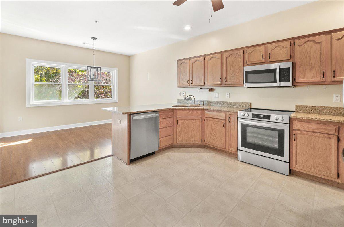 SUMMERLAND MANOR - Residential