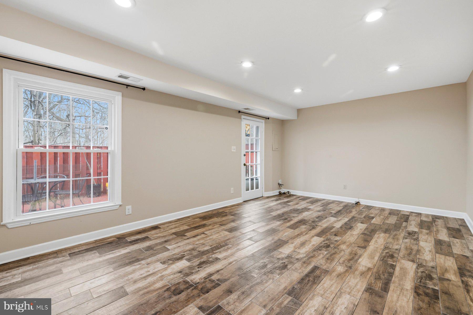 PINEWOOD HILL - Residential