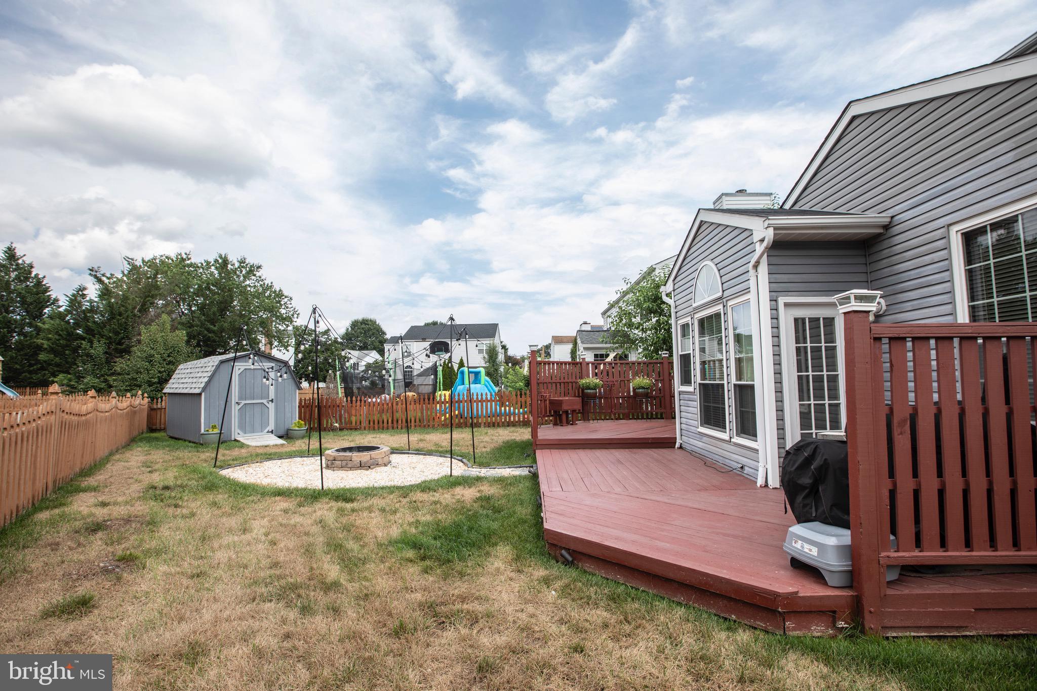SEVEN OAKS - Residential