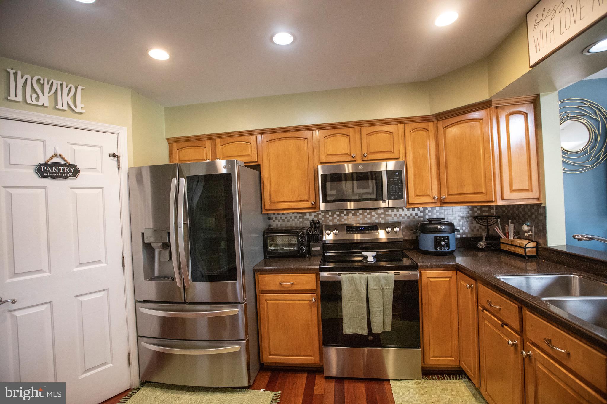 SEVEN OAKS - Residential