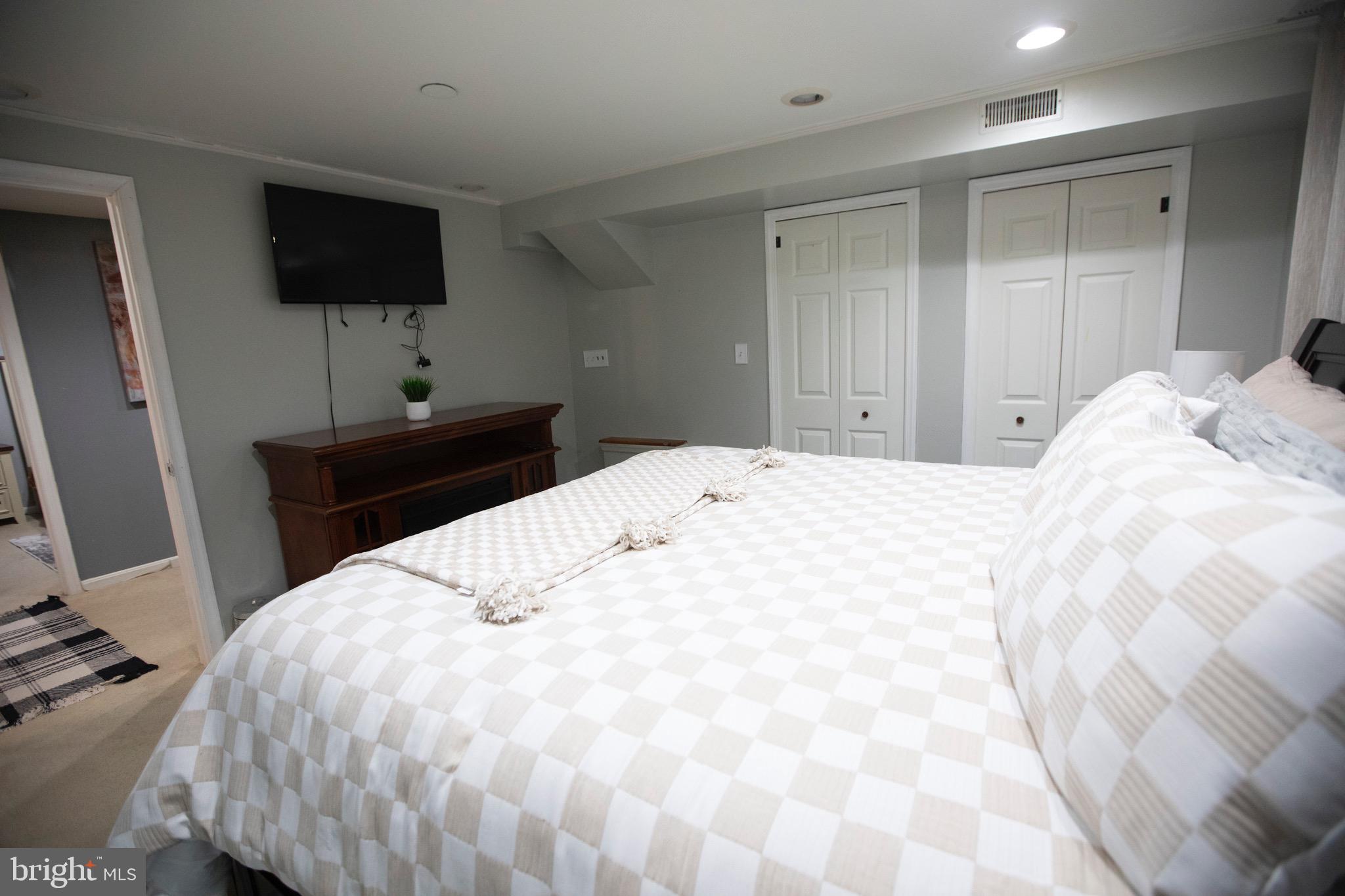 SEVEN OAKS - Residential