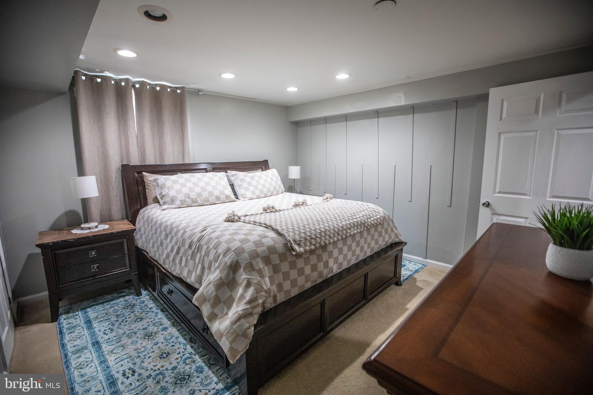 SEVEN OAKS - Residential