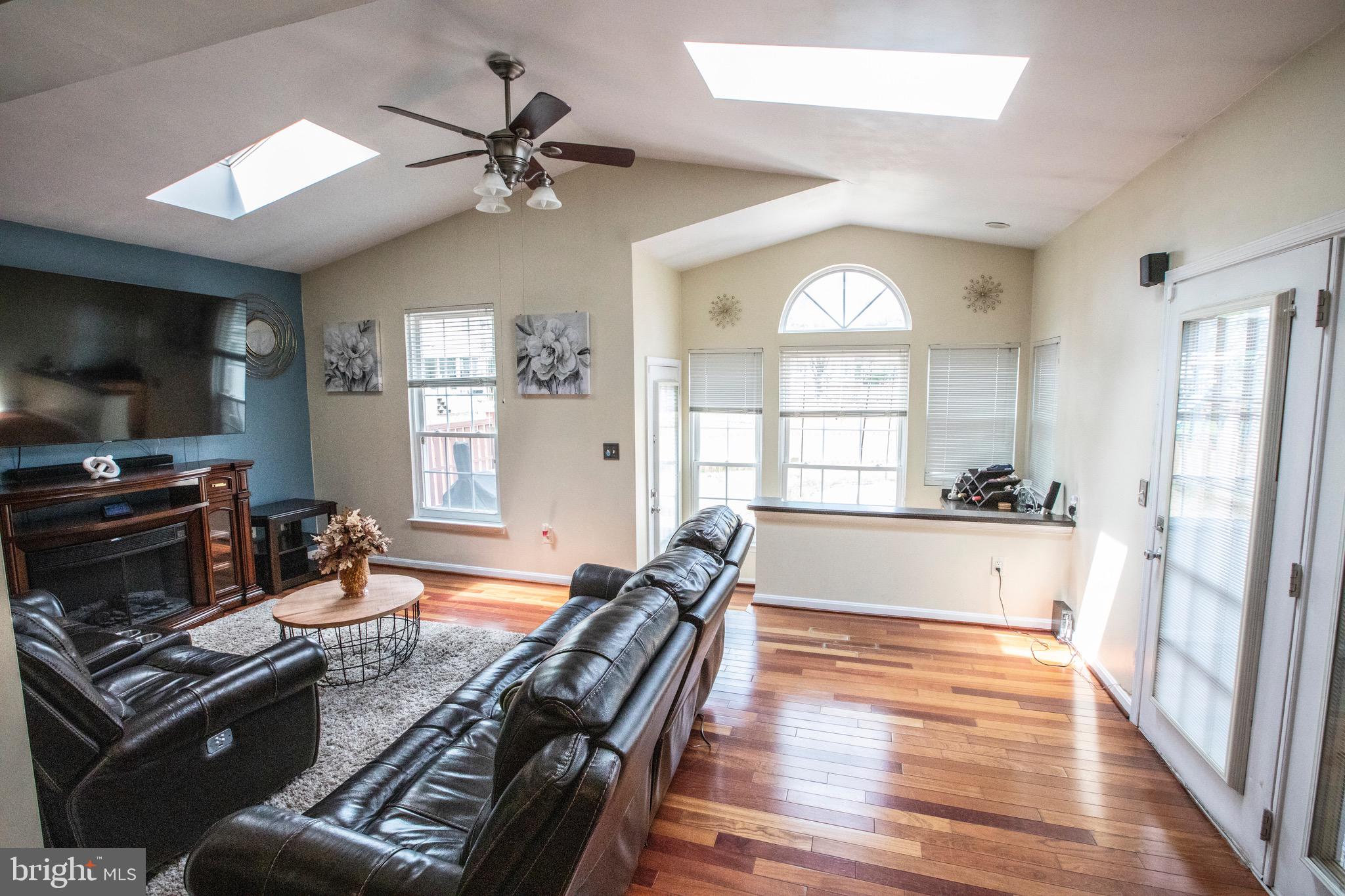 SEVEN OAKS - Residential