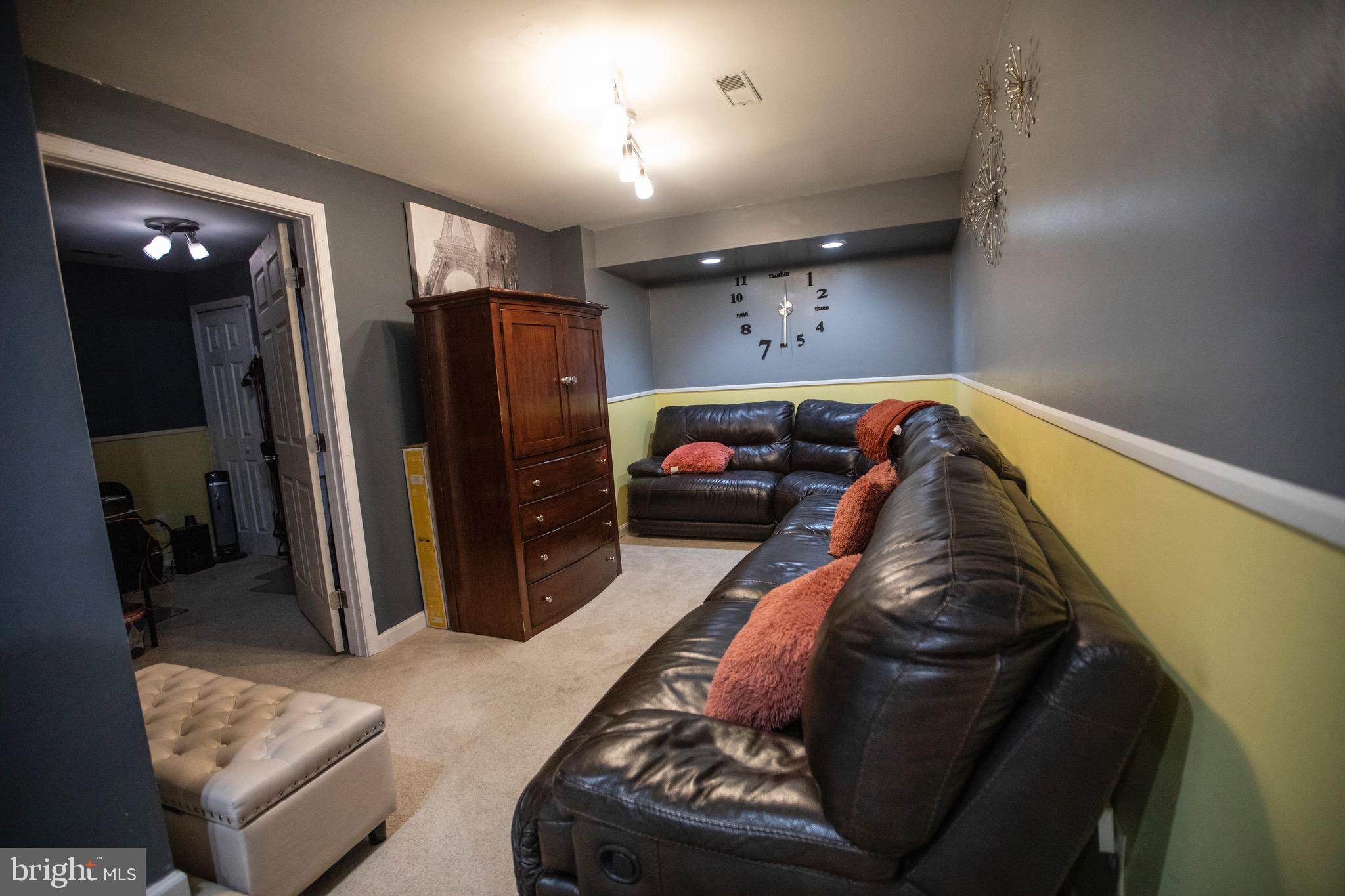 SEVEN OAKS - Residential