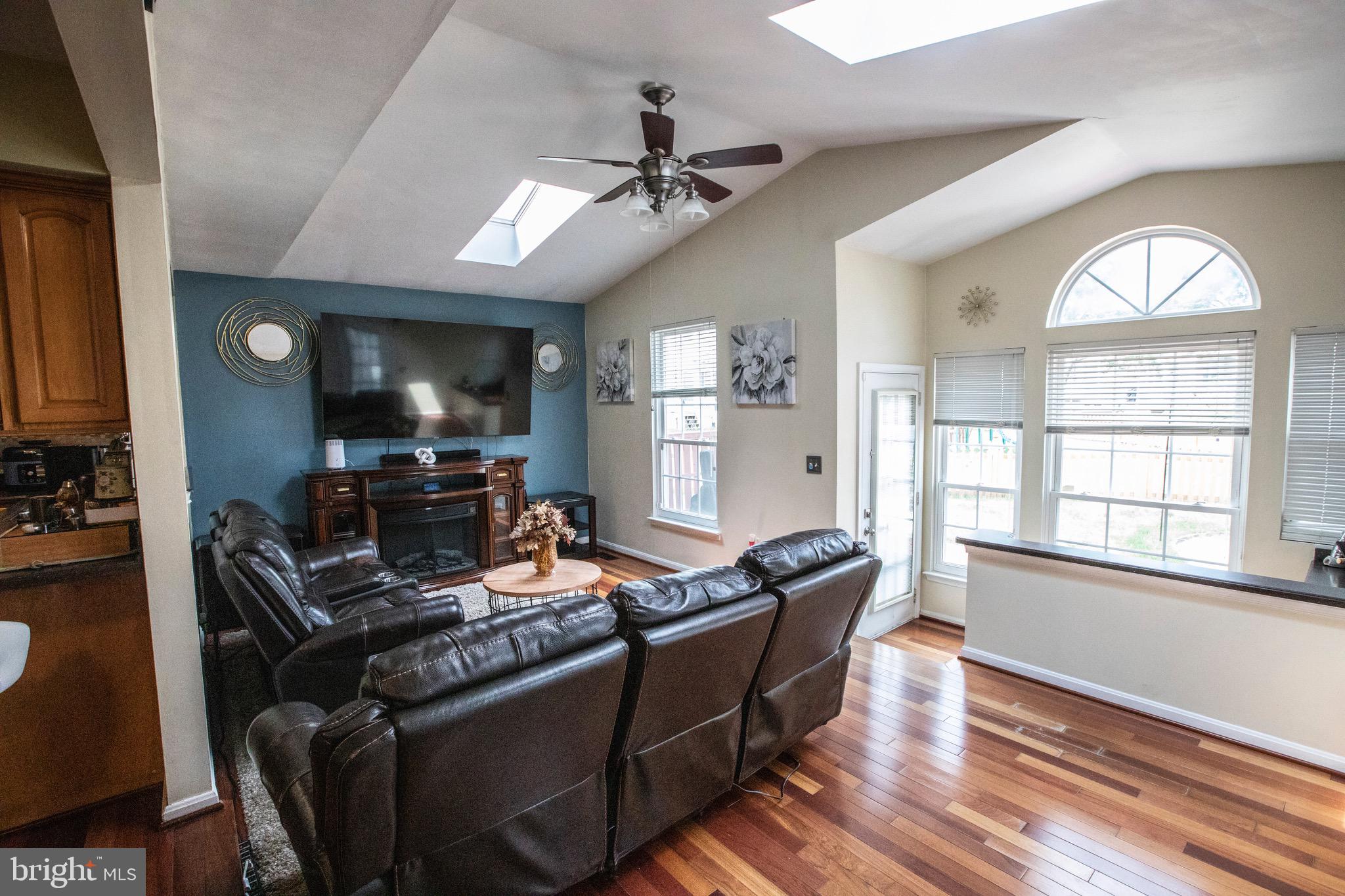 SEVEN OAKS - Residential