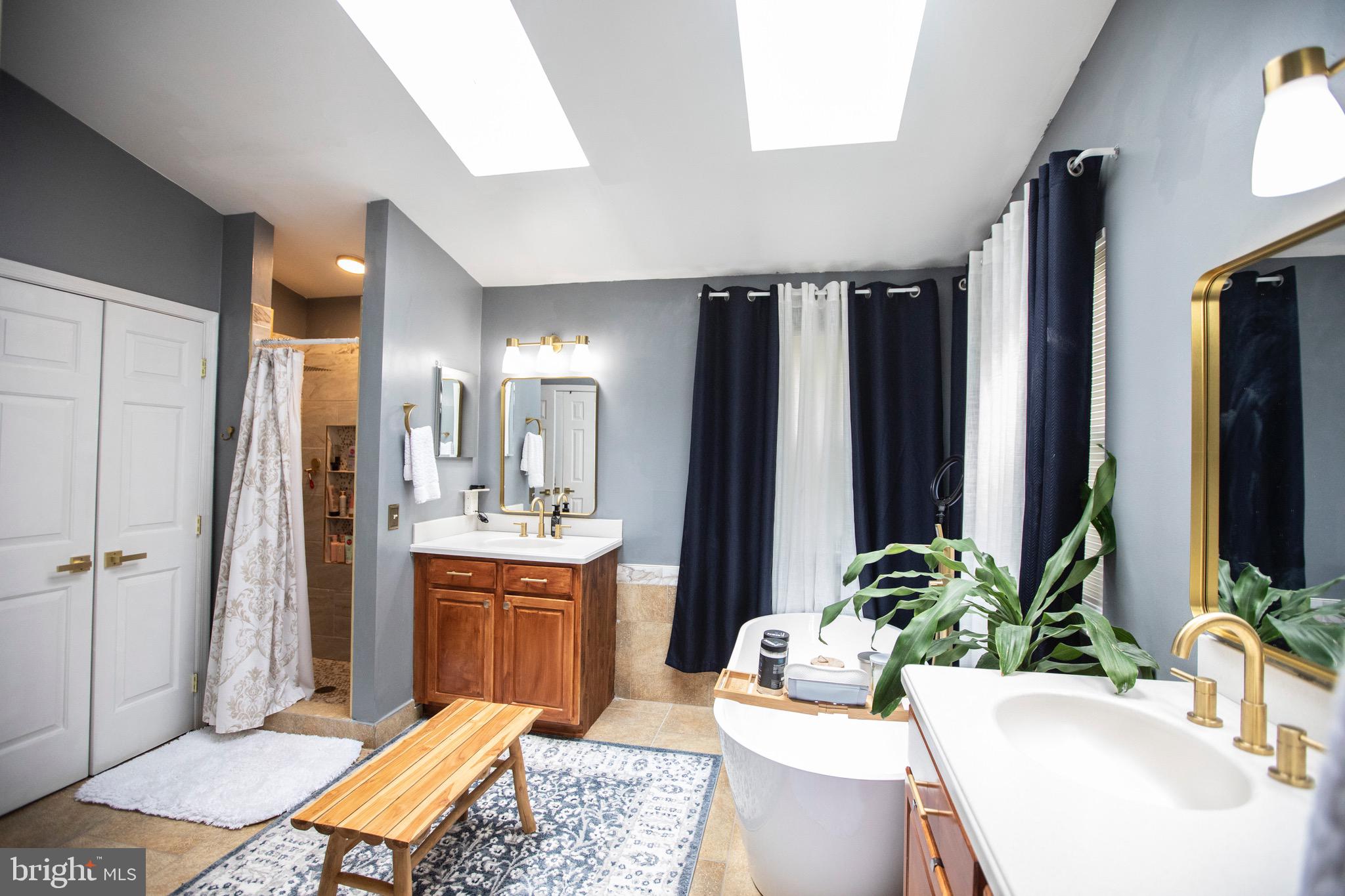 SEVEN OAKS - Residential