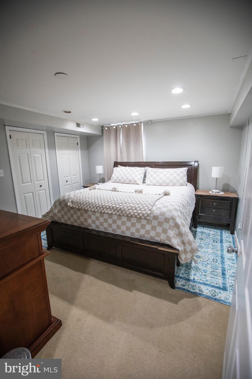 SEVEN OAKS - Residential