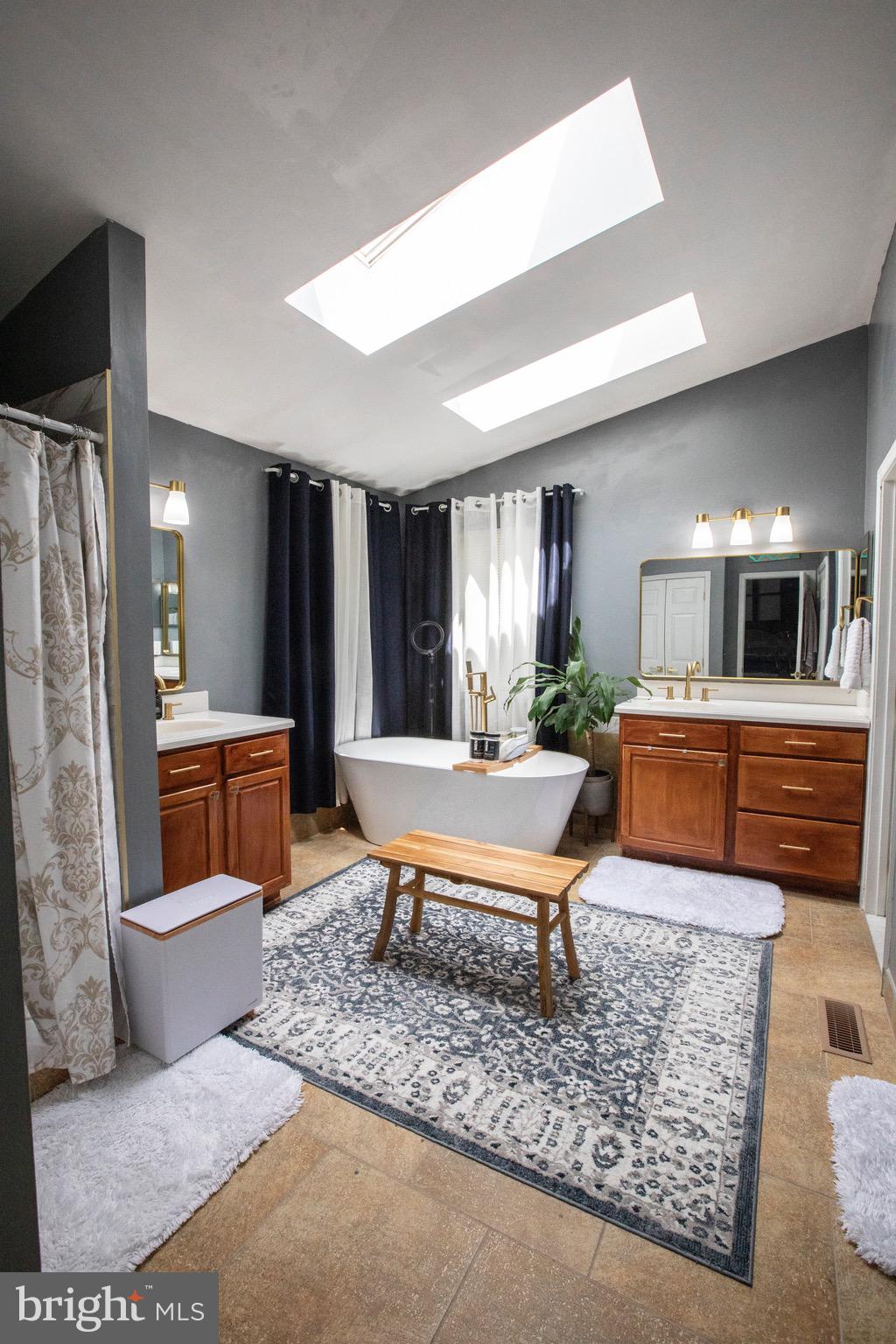 SEVEN OAKS - Residential