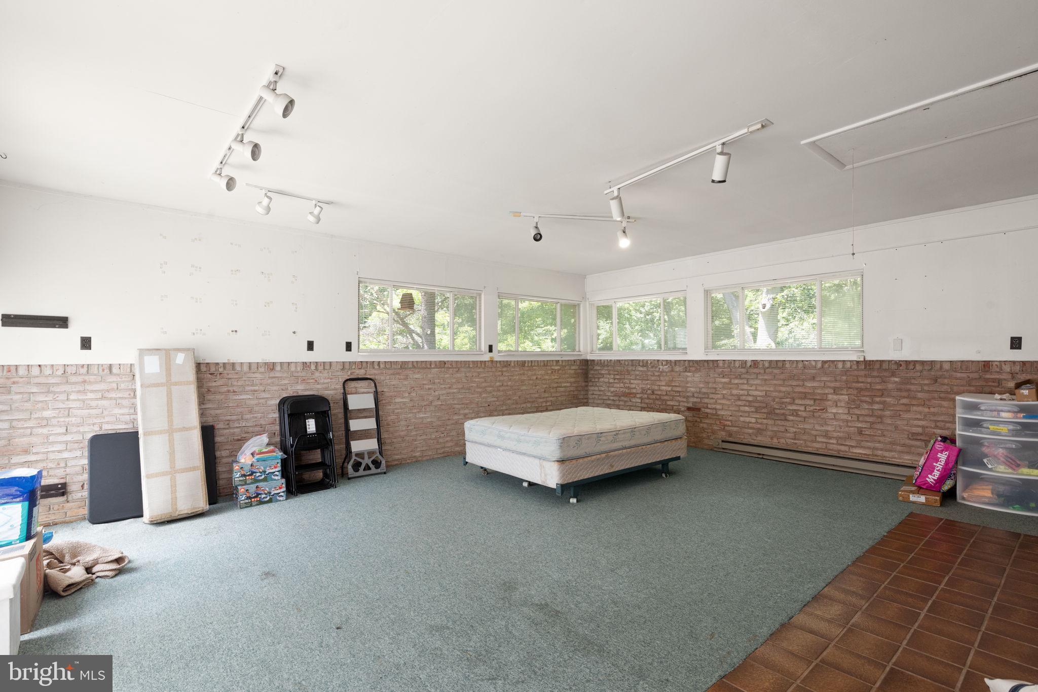 MONTFORD GLEN - Residential